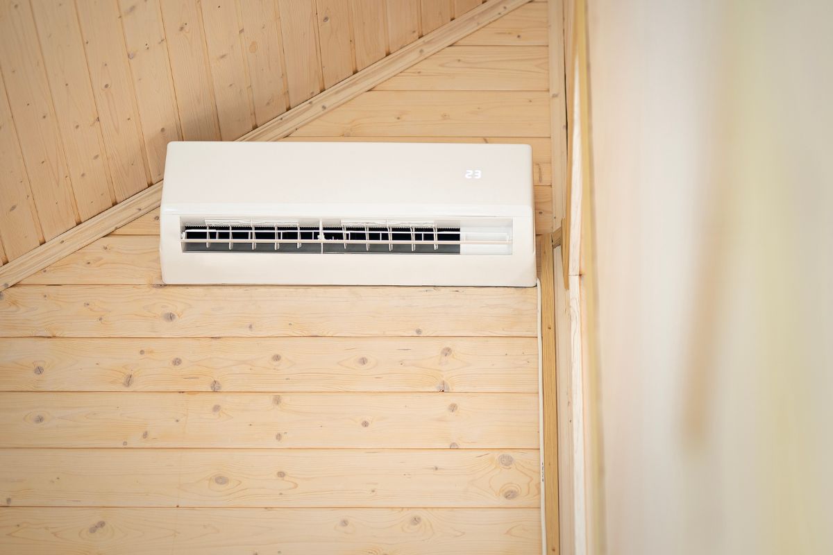 Nyaraláskor érdemes-e bekapcsolni időnként smart home távvezérlésű rendszerrel légkondicionálónkat?